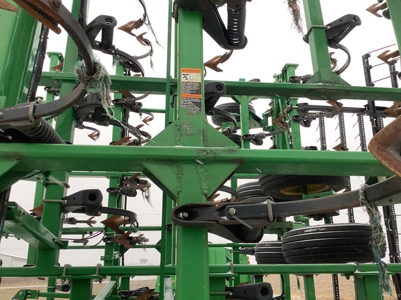 2014 John Deere 2210 Field Cultivator