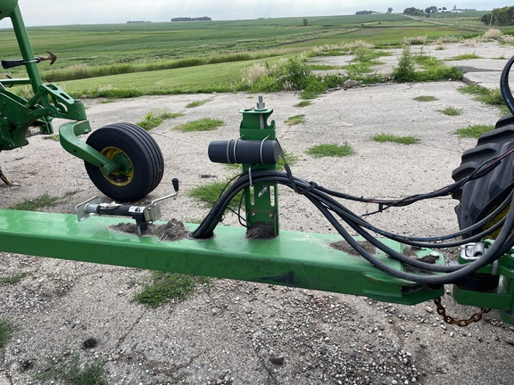 2016 John Deere 2210 Field Cultivator