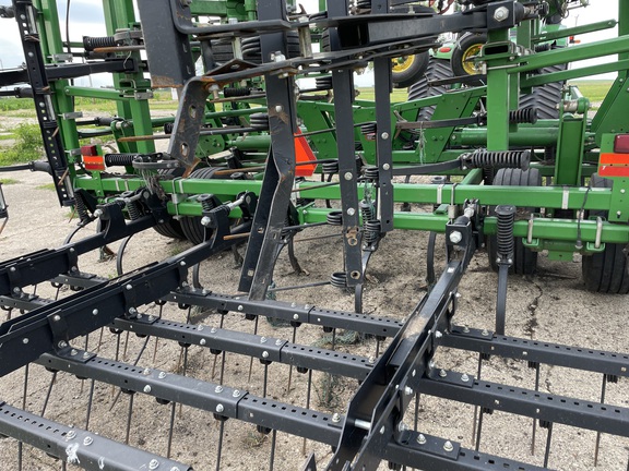 2016 John Deere 2210 Field Cultivator