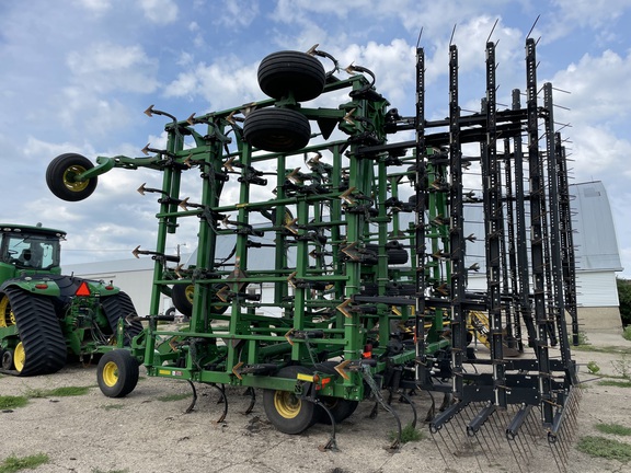 2016 John Deere 2210 Field Cultivator