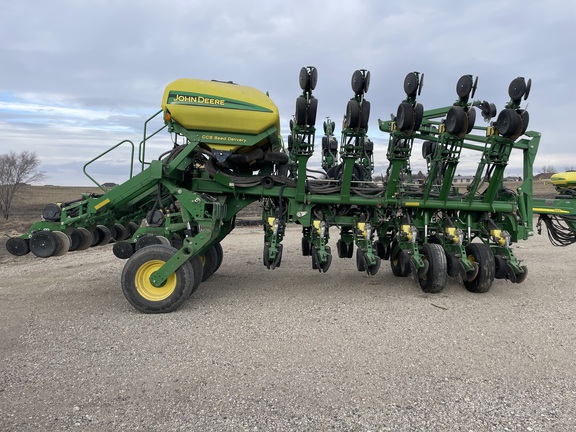 2010 John Deere 1790 Planter