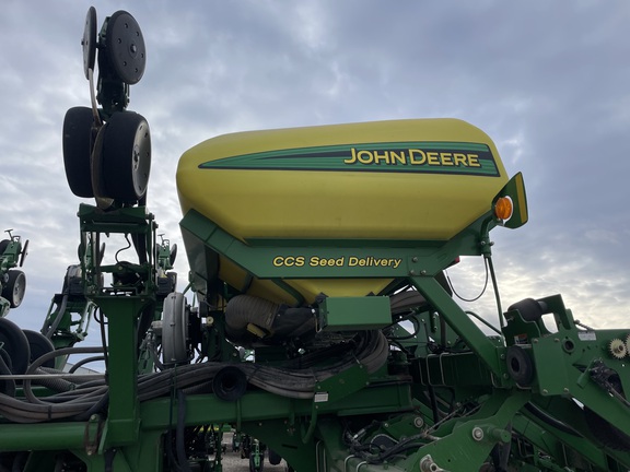 2010 John Deere 1790 Planter