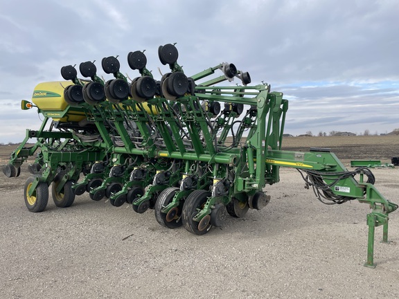 2010 John Deere 1790 Planter