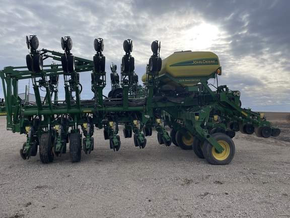 2010 John Deere 1790 Planter