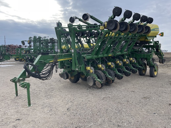 2010 John Deere 1790 Planter