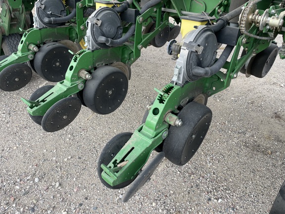 2010 John Deere 1790 Planter