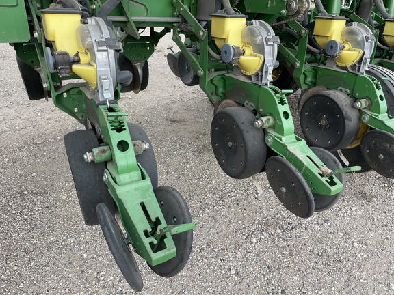 2010 John Deere 1790 Planter