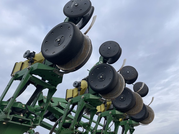 2010 John Deere 1790 Planter