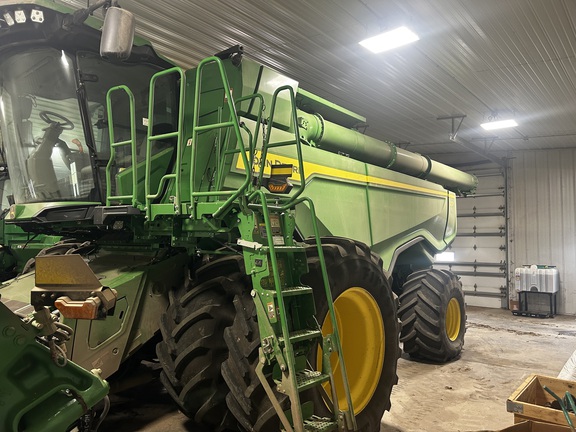 2024 John Deere X9 1000 Combine