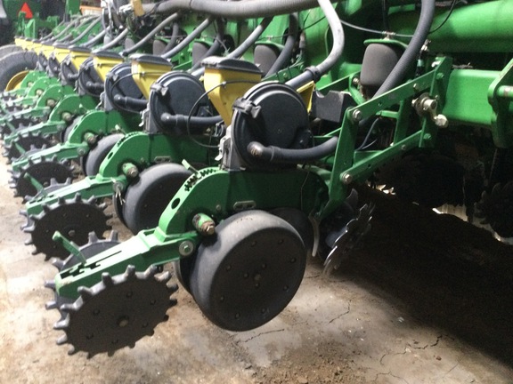 2010 John Deere 1770NT CCS Planter