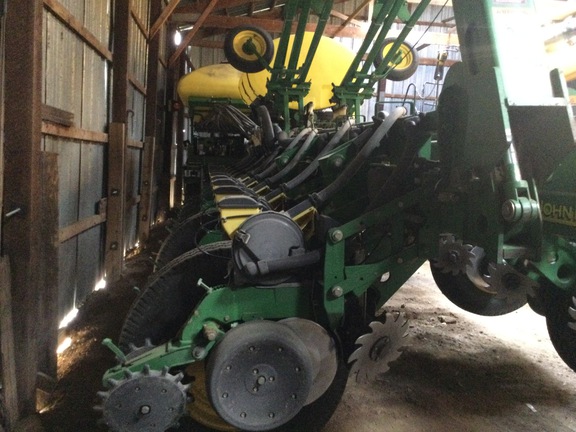 2010 John Deere 1770NT CCS Planter