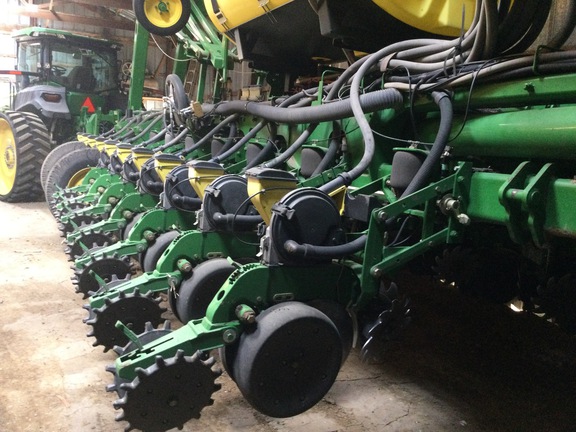 2010 John Deere 1770NT CCS Planter