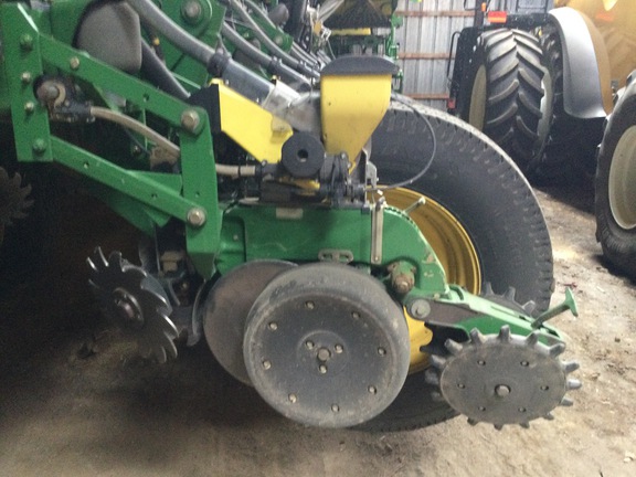 2010 John Deere 1770NT CCS Planter