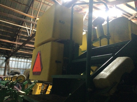 2010 John Deere 1770NT CCS Planter
