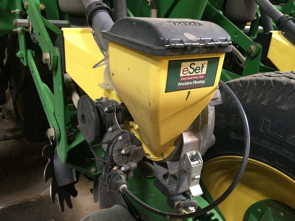2010 John Deere 1770NT CCS Planter