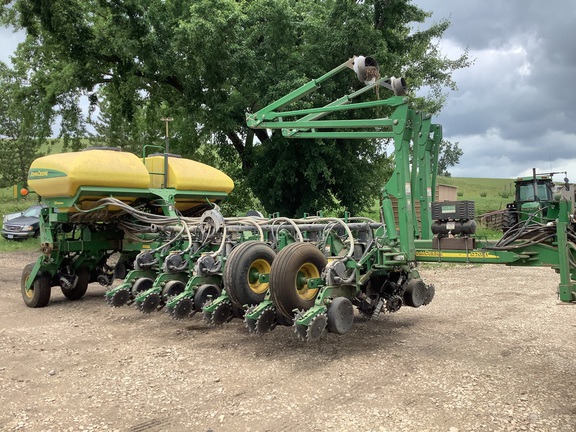 2004 John Deere 1770NT CCS Planter