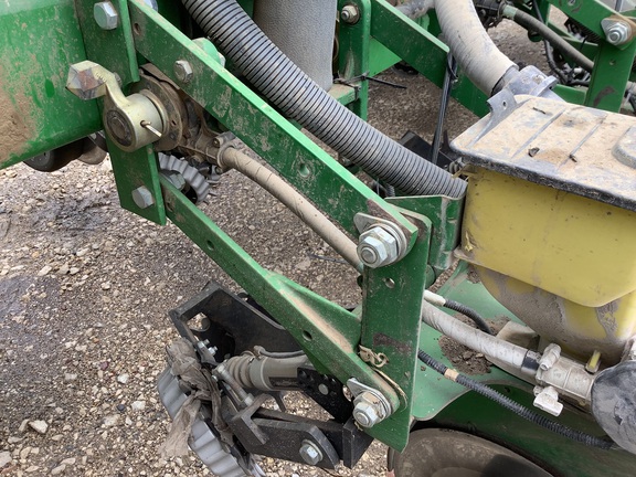 2004 John Deere 1770NT CCS Planter