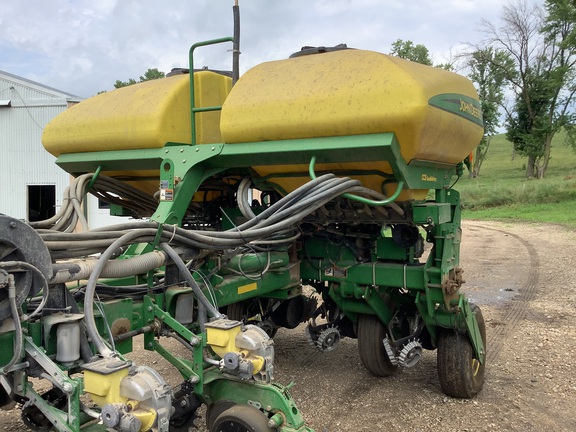 2004 John Deere 1770NT CCS Planter