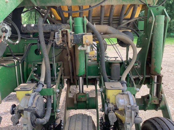 2004 John Deere 1770NT CCS Planter