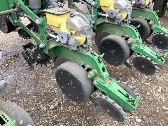 2004 John Deere 1770NT CCS Planter