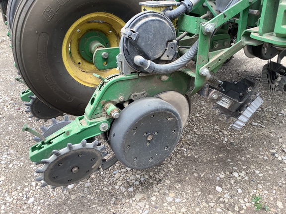 2004 John Deere 1770NT CCS Planter