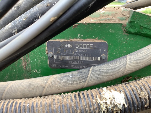 2004 John Deere 1770NT CCS Planter