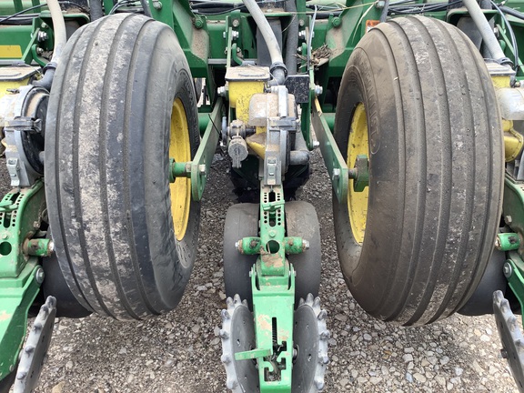 2004 John Deere 1770NT CCS Planter