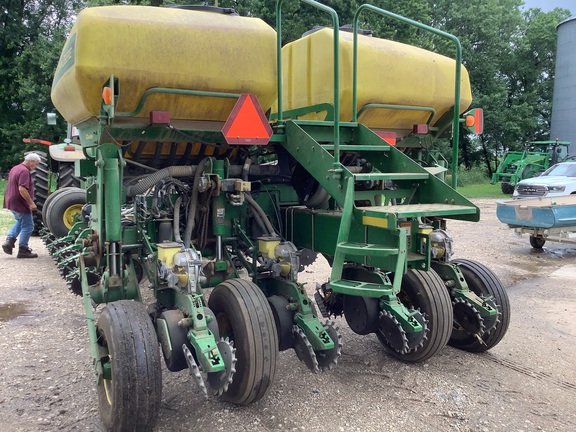 2004 John Deere 1770NT CCS Planter