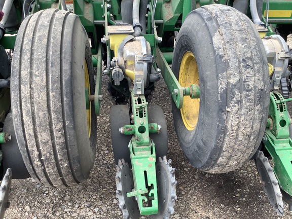2004 John Deere 1770NT CCS Planter