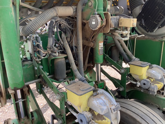 2004 John Deere 1770NT CCS Planter