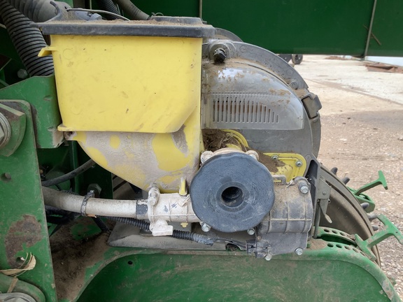 2004 John Deere 1770NT CCS Planter
