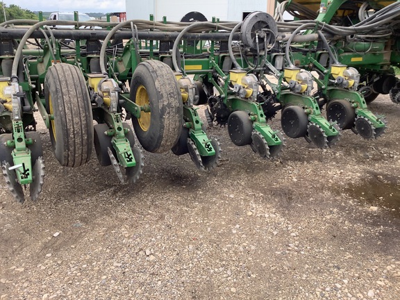 2004 John Deere 1770NT CCS Planter