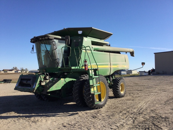 2007 John Deere 9560 STS Combine