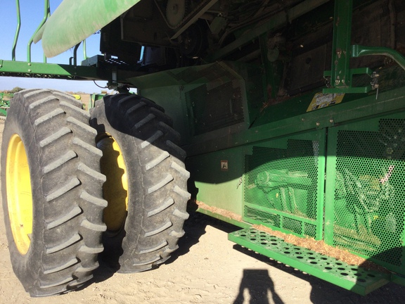 2007 John Deere 9560 STS Combine
