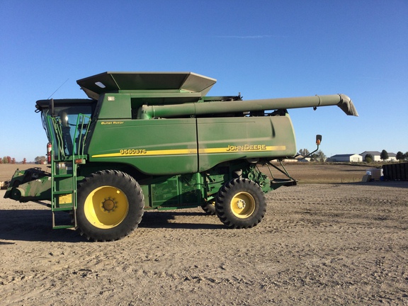 2007 John Deere 9560 STS Combine