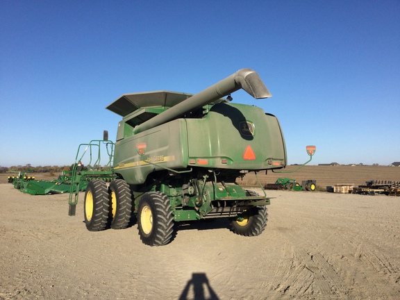 2007 John Deere 9560 STS Combine