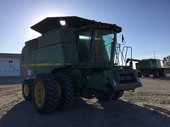 2007 John Deere 9560 STS Combine