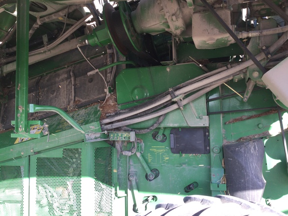 2007 John Deere 9560 STS Combine