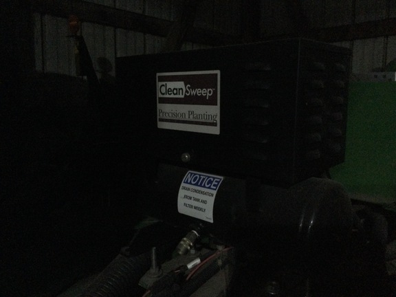 2013 John Deere 1770NT Planter