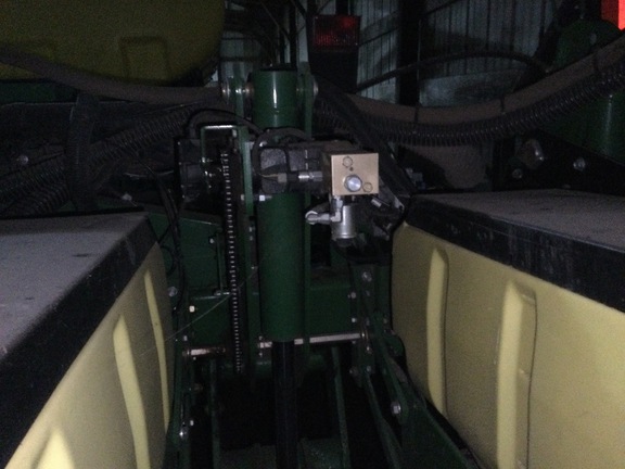 2013 John Deere 1770NT Planter