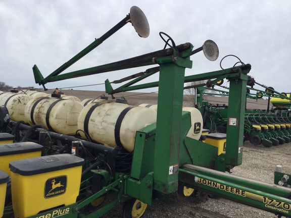 1998 John Deere 1770 Planter