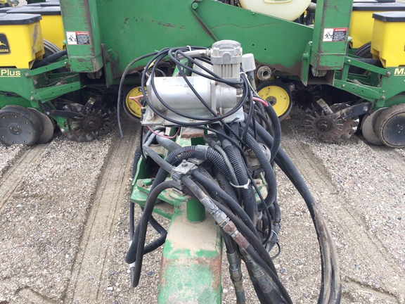 1998 John Deere 1770 Planter
