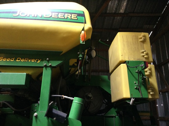 2010 John Deere 1770NT CCS Planter