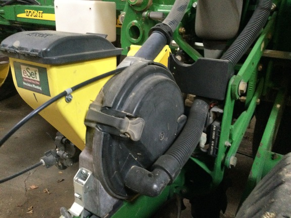 2010 John Deere 1770NT CCS Planter