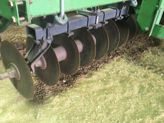 1990 John Deere 714 Chisel Plow