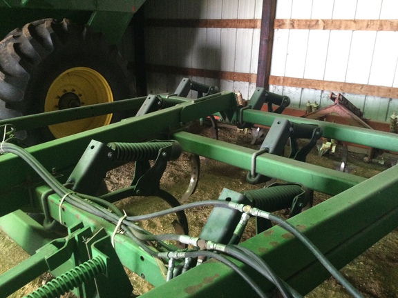 1990 John Deere 714 Chisel Plow