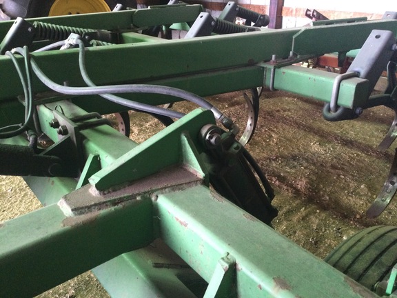 1990 John Deere 714 Chisel Plow