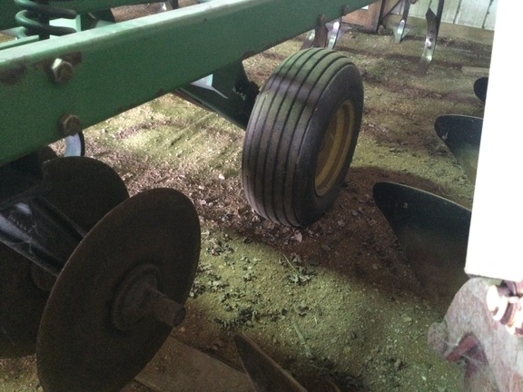 1990 John Deere 714 Chisel Plow