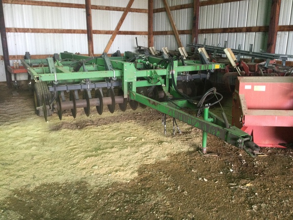 1990 John Deere 714 Chisel Plow