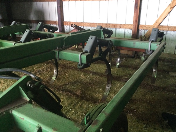1990 John Deere 714 Chisel Plow